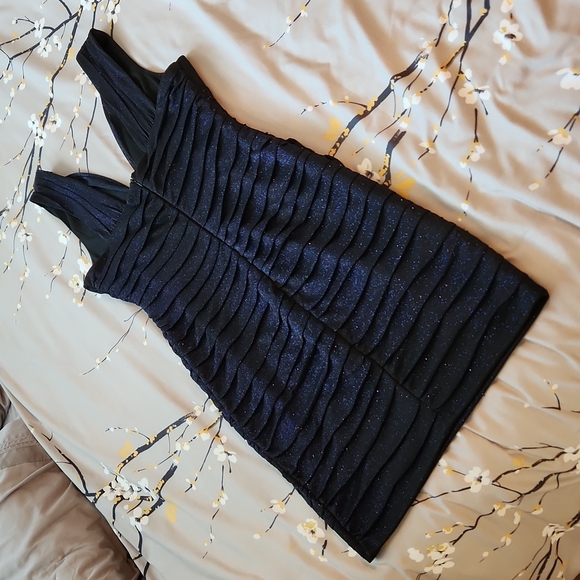 Sparkley Bodycon Dress - Picture 6 of 8